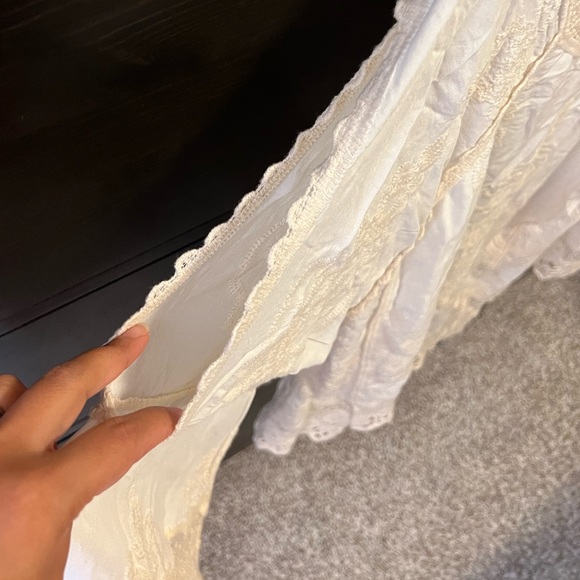 Lace embroidered top, with bell sleeves. Sleeves have side slits. EUC - Picture 8 of 9